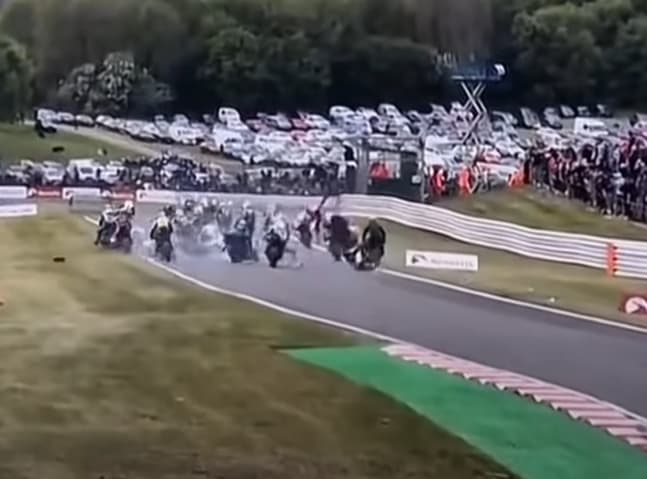 Oulton Park crash involving 11 Superbikes.